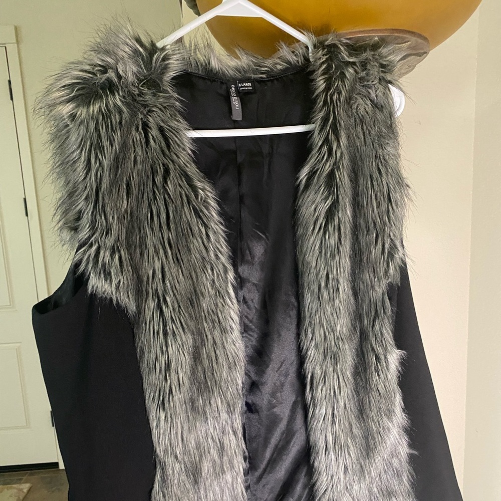 Women’s Bisou Bisou, black and gray faux furry vest, XL $10